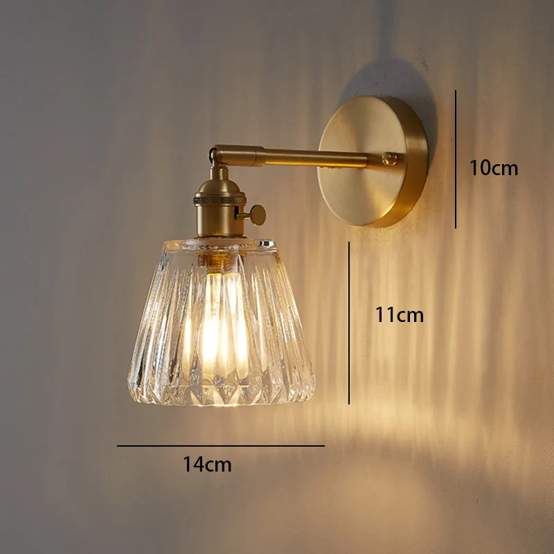 Détail de l’applique Orfèvre en verre transparent et finition laiton